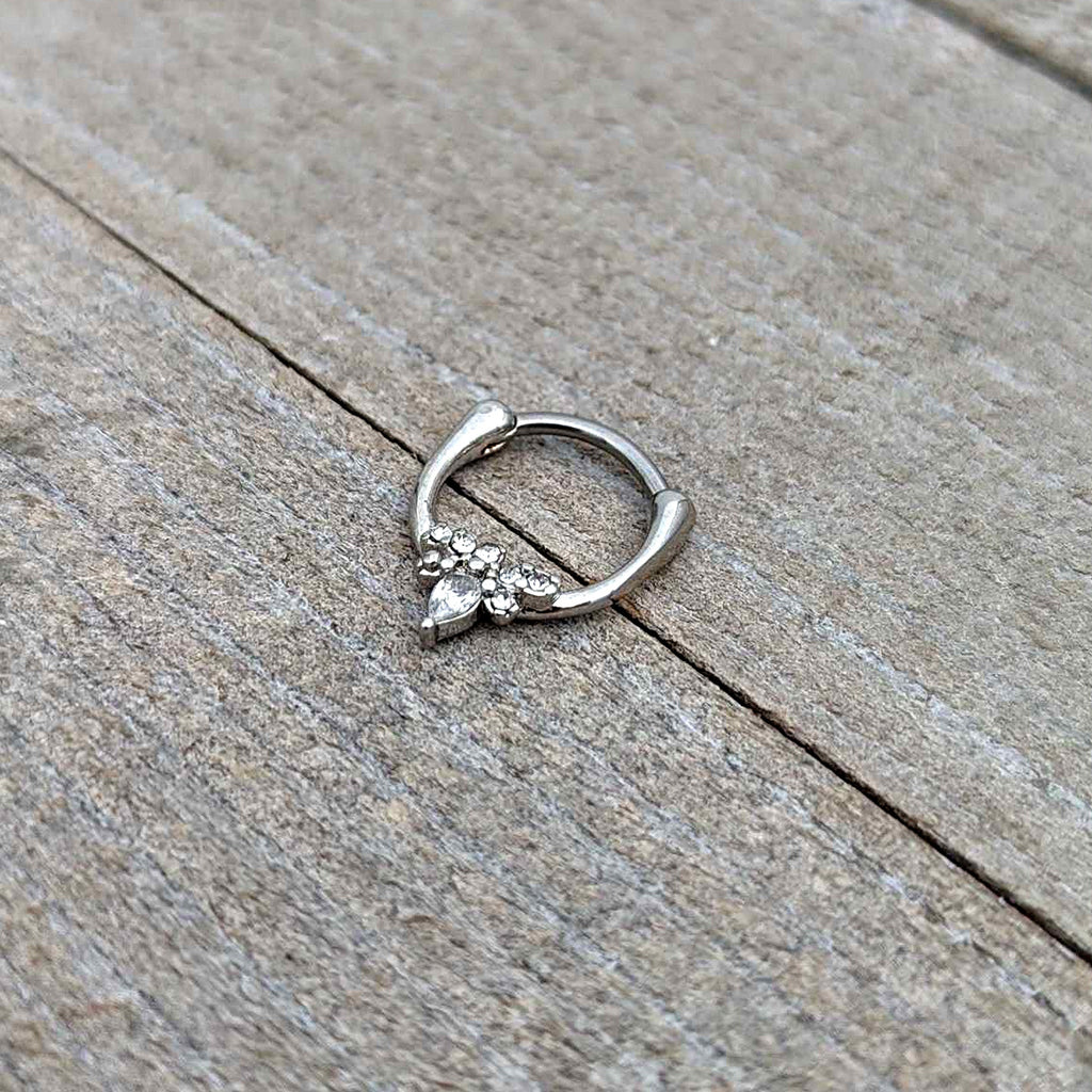 16G 5/16 Clear Gem Bee Glamour Cartilage Clicker